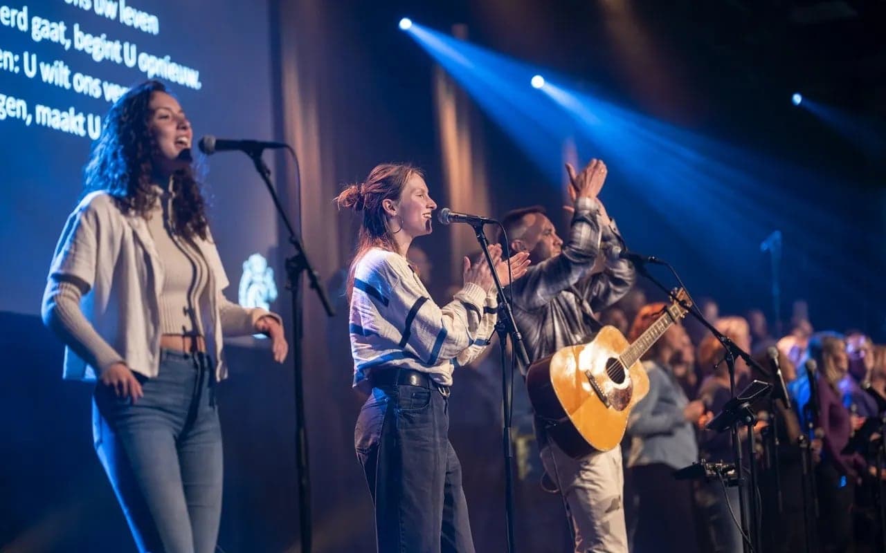 Met open armen - jubileumconcert Schrijvers voor Gerechtigheid